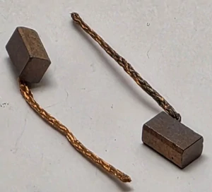 Náhradní uhlíky 3,9 x 4,9 x 8 mm