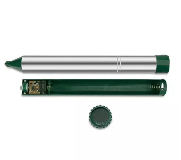 Odpuzovač krtků s motorem. Dosah 650 m2. Baterie zdarma