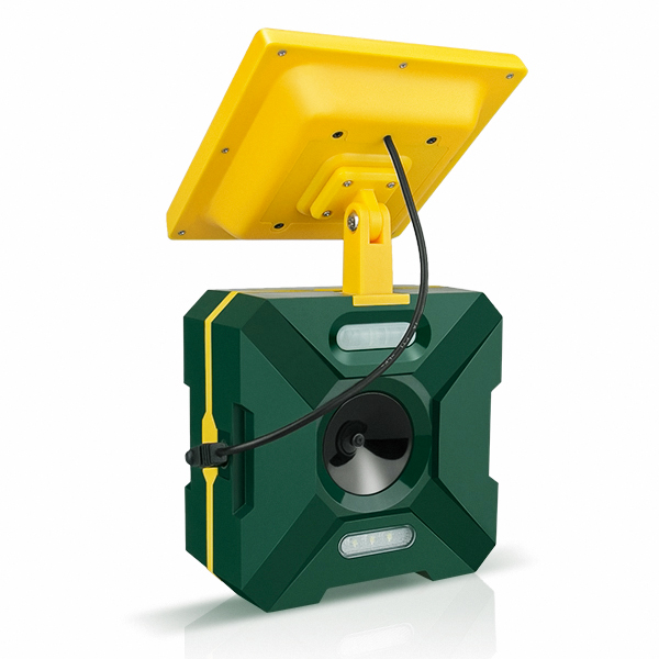 Duální solární odpuzovač škůdců s dosahem 1050 m2